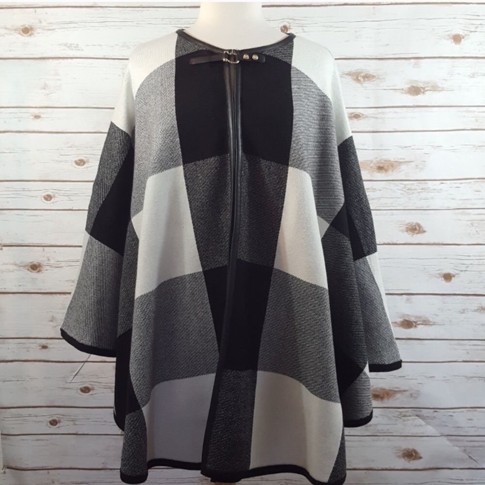 Ivanka Trump | Gingham Checked Buckle Cape Poncho